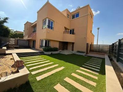 توين هاوس للبيع في مناطق اخرى في القاهرة