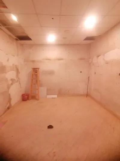 محل لايجار ١٢ الف – اخر شارع الجزائر قرب نادى البساتين - البساتين