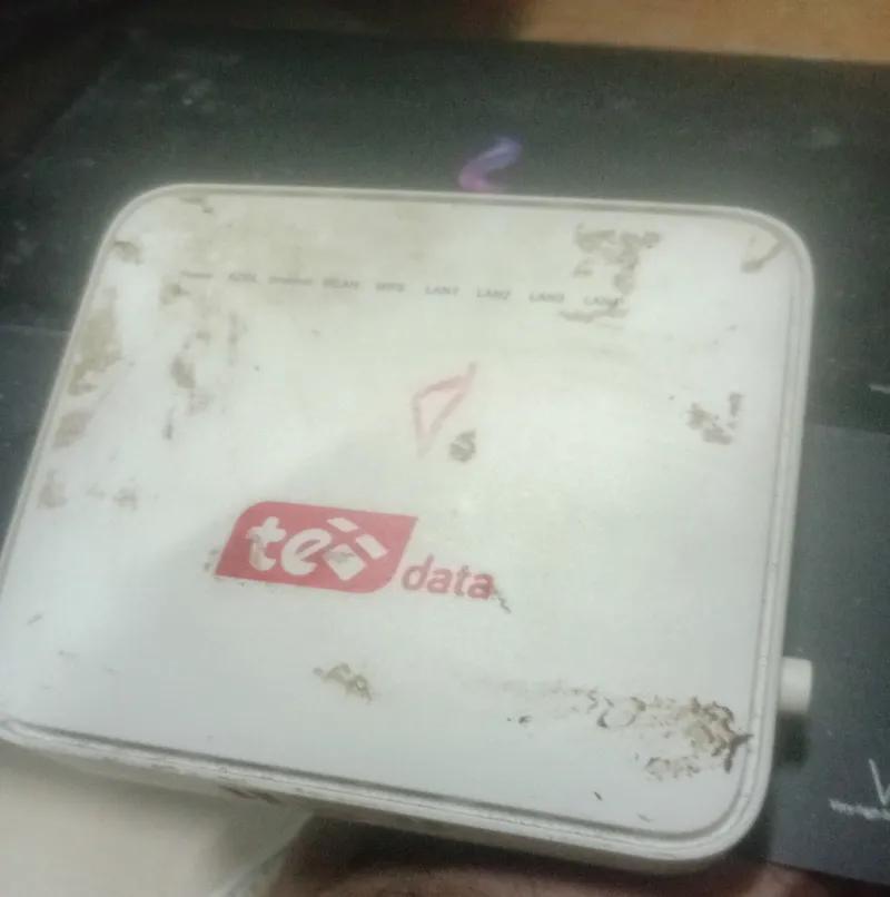 راوتر مستعمل بحالة جيدة ومعاه العلبة والادبتور we