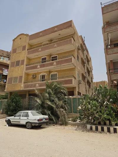 عمارة سكنية للبيع في الحي الثالث