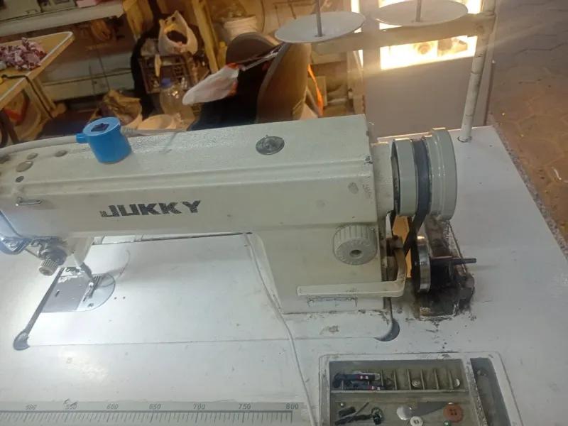 ماكينة خياطة وماكينة اورلية للبيع لعدم الحاجة