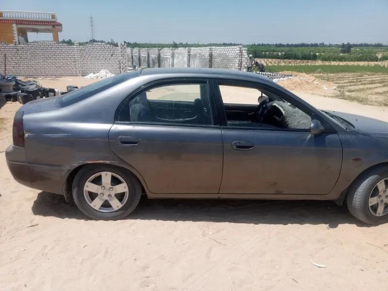 كيا شوما 2001