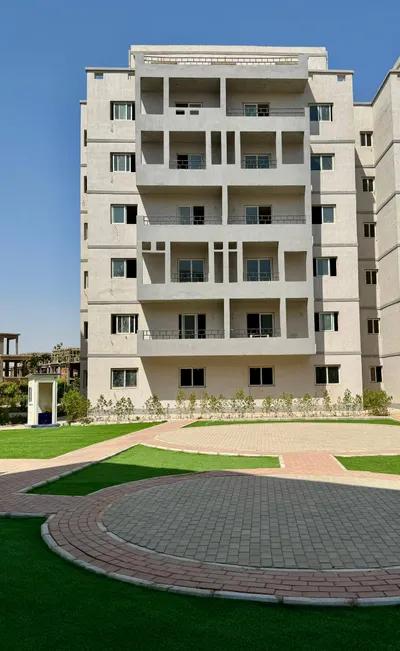 شقة للبيع في كمبوندات أخرى