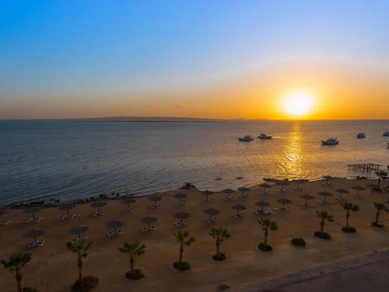 شقة اوضتين و صالة pool view فى edge view فى الغردقة