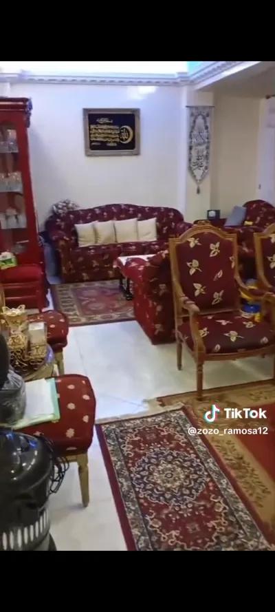 شقة للبيع في الزاوية الحمراء