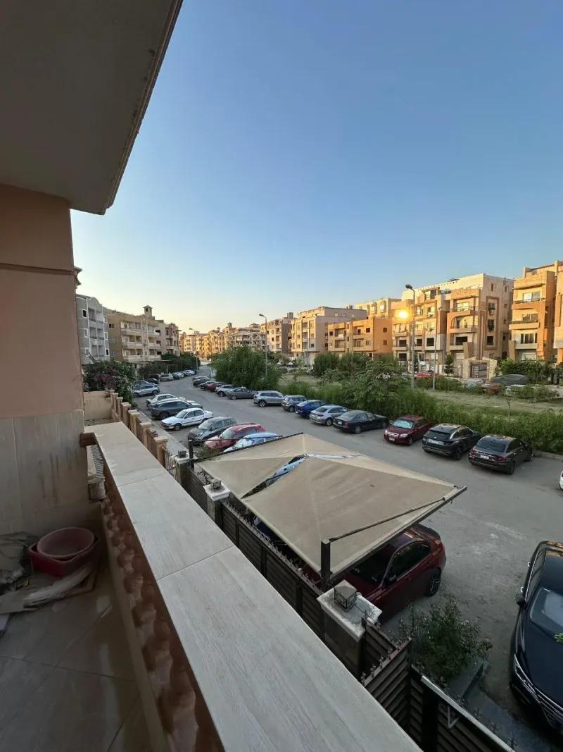 شقه للبيع بزايد