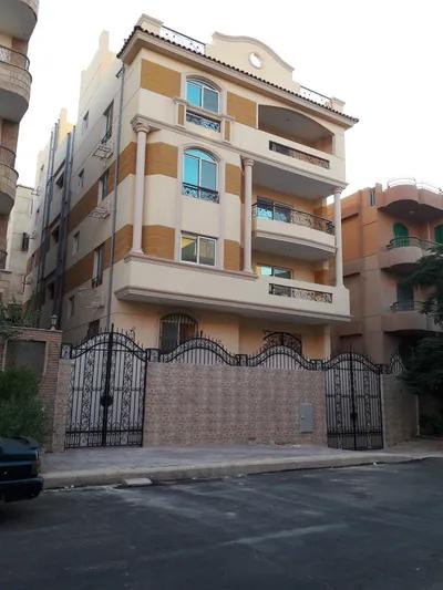 عمارة سكنية للبيع في شارع سنتر رباح