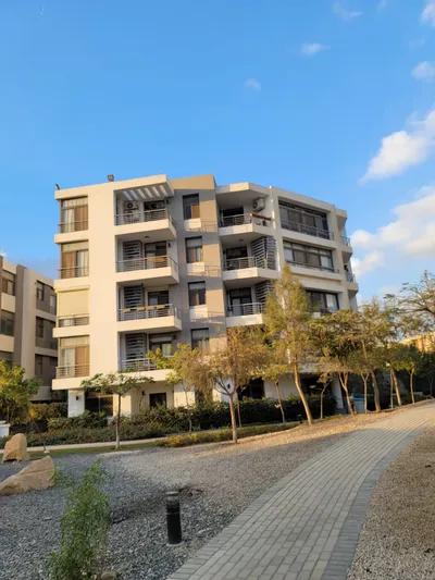 شقة للبيع في تاج سيتي