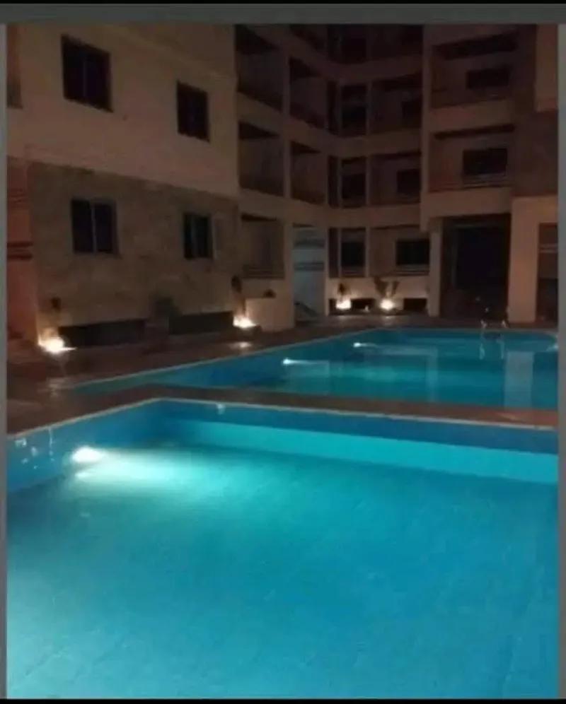 شقة للبيع تطل على البحر بكمباوند راقى