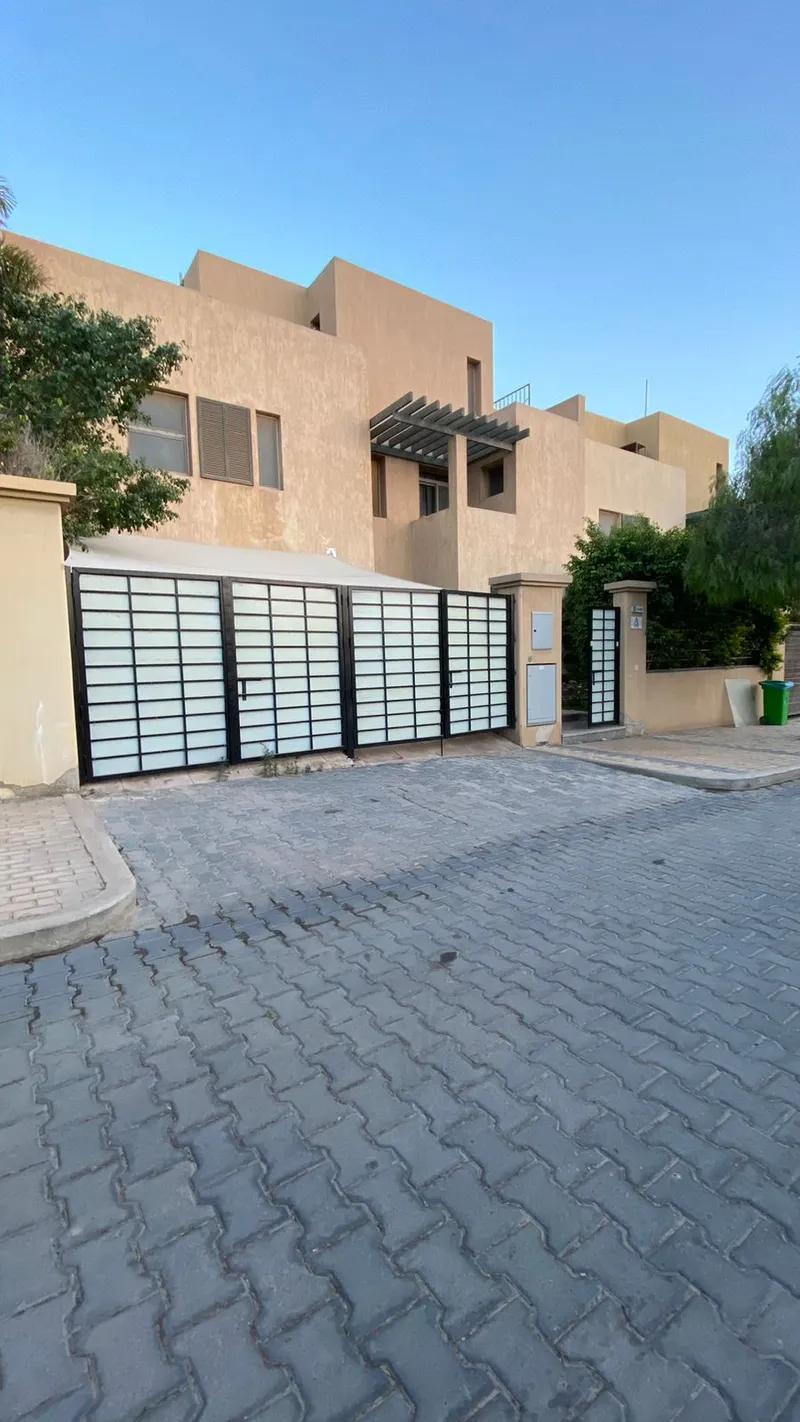 تاون للايجار بأفخم كمبوند في الشيخ