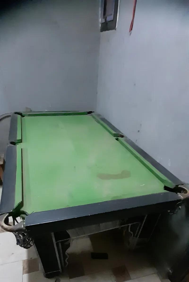 طربيزة بلياردو مستعملة بحالة جيدة