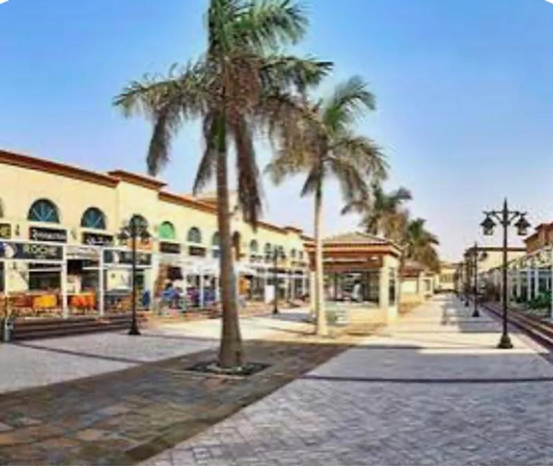 محل للبيع في الرحاب في مول شغال ودخل شهري كبير