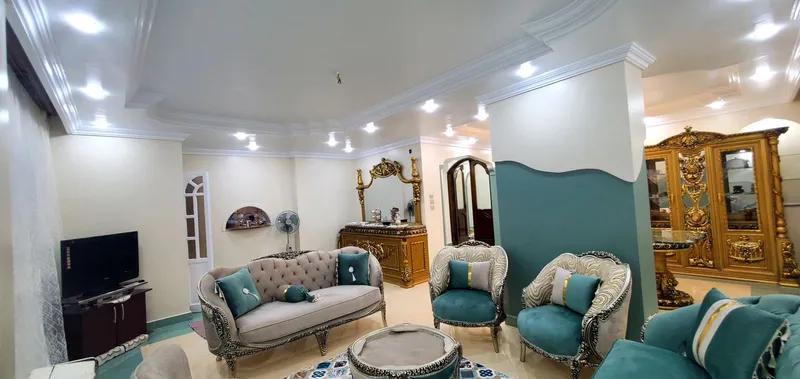 شقه للبيع بالفرش