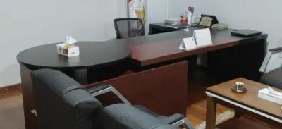 مكتب فخم خشب اسباني حجم كبير شكل حرف Lاستعمال خفيف ٢٢ الف٢٢ في المقطم, القاهرة - 22,000 EGP