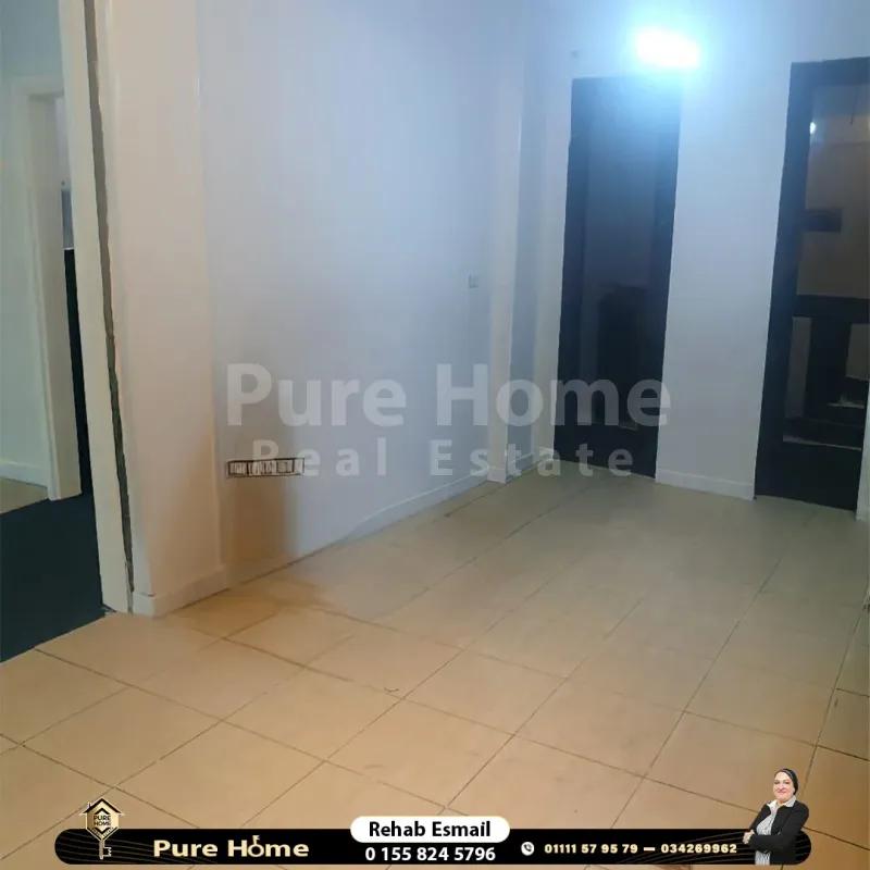 شقه للايجار - كامب شيزار علي البحر