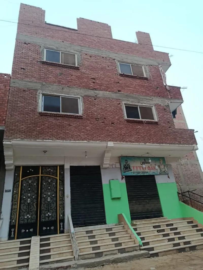 بيت للبيع دورين والثالث ع السقف و دور ارضي و محلاين