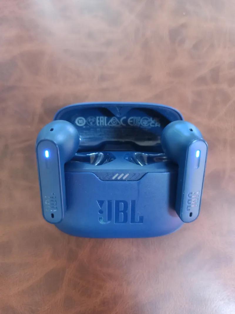 JBL TUNE 230NC