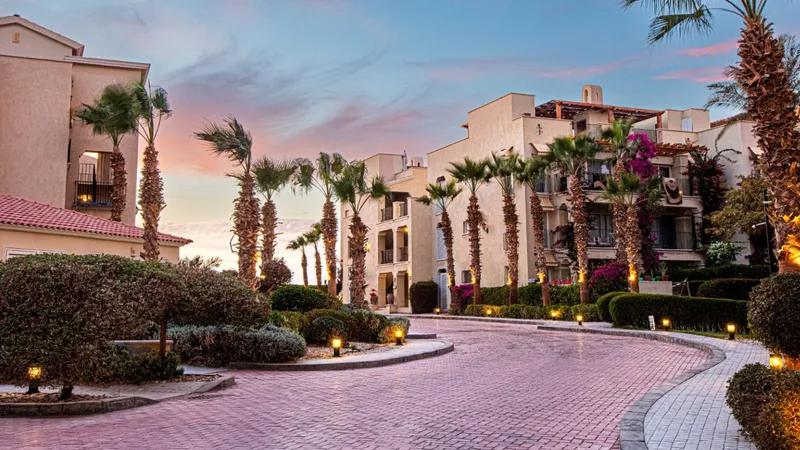 شقة غرفة و صالة 89 متر بحديقة خاصة فى سهل حشيش