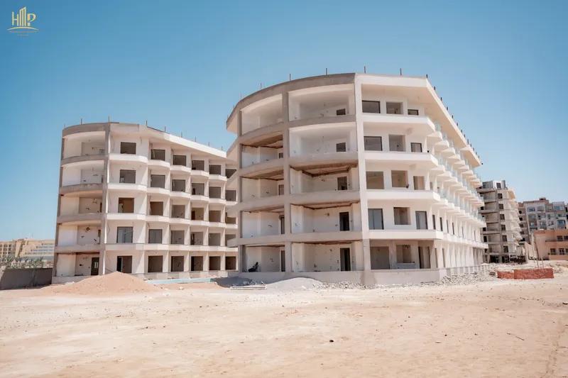 شقة 112م² غرفتين وصالة بإطلالة مباشرة على البحر الأحمر