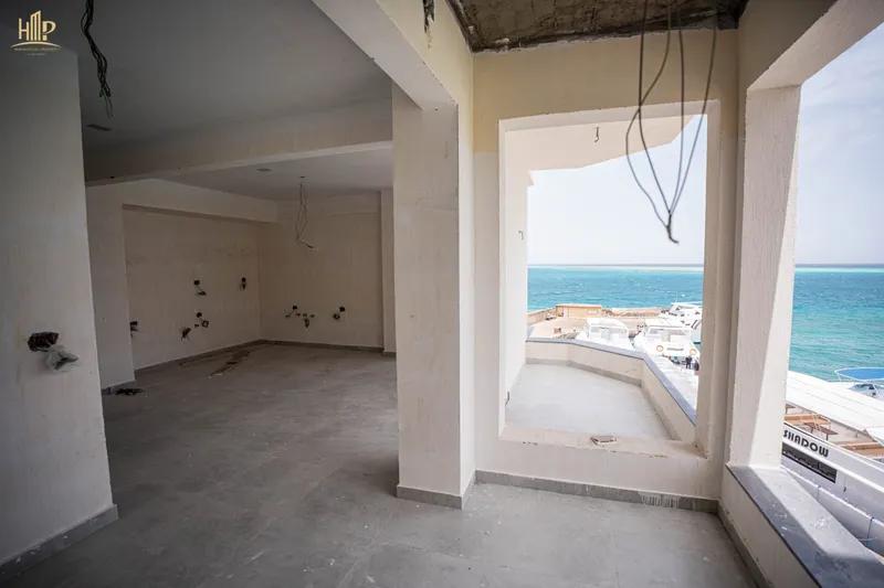 شقة جاهزة على البحر والمسبح 85م² من الراحة في منتجع ستوريا ديل ماري