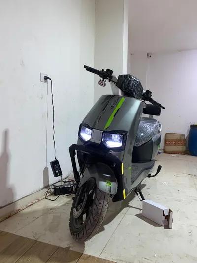 دراجات نارية سكوتر كهربائي 2025