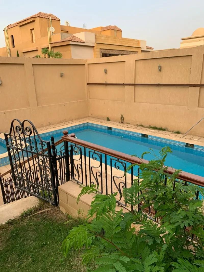 فيلا مستقله خمس غرف ماستر للايجار اليومي بالشيخ زايد