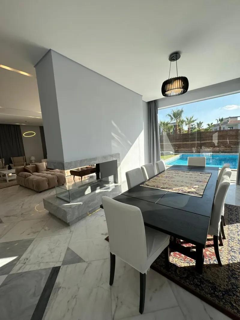 فيلا للايجار السنوي خمس غرف ماستر كمبوند ألجريا بيفرلي هيلز