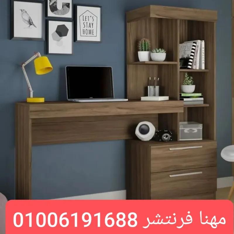 مكتب أطفال بمكتبة خلفية حائطى لون بنى