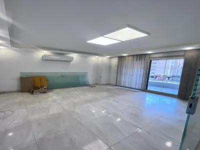 مقر إداري للإيجار 340م في شــيراتون بالقرب من مسجد الصديق