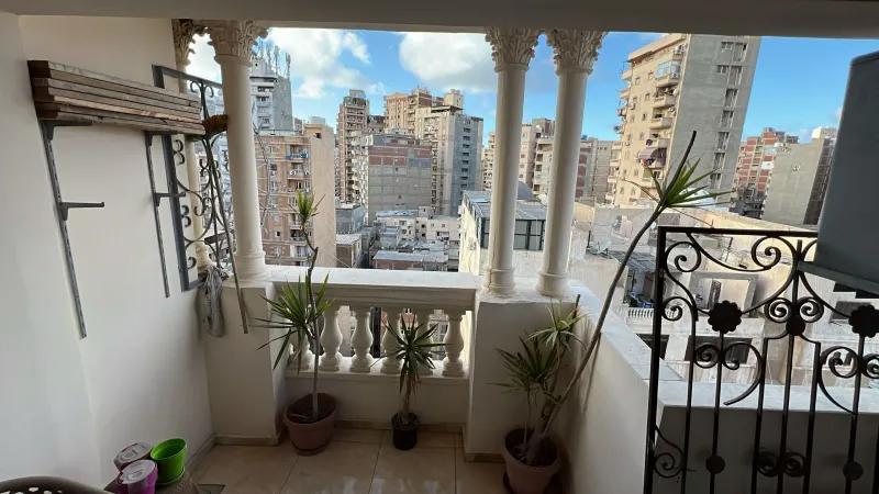 للبيع شقه فى لوران