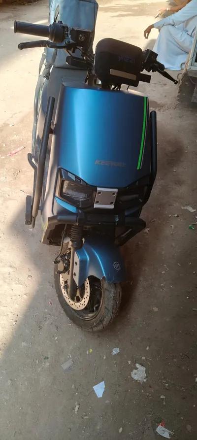 دراجات نارية سكوتر كهربائي 2025