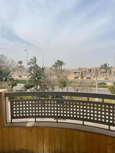 شقه الايجار تشطيب سوبر في جنوب الاكاديميه علي شارع العروبه