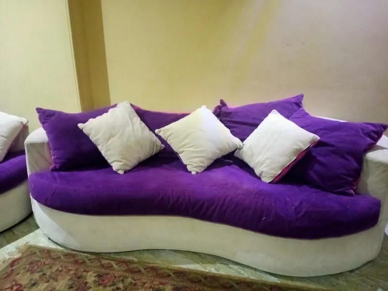 انتريه اتنين كنبه كبيرة وصغيرة وكرسي