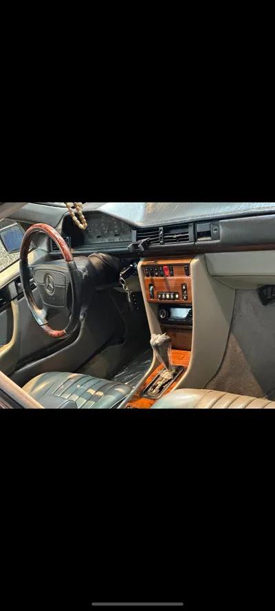 مرسيدس بنز أخرى 1993