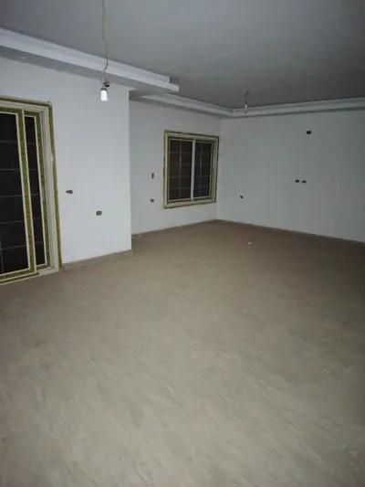 شقة للبيع في الحي الثالث