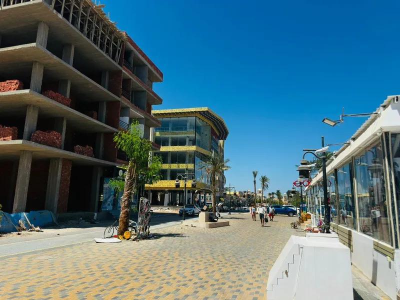 شقه غرفه وصاله 66متر – الدور الأول – ڤيو على pool بمقدم 15% بالغردقه