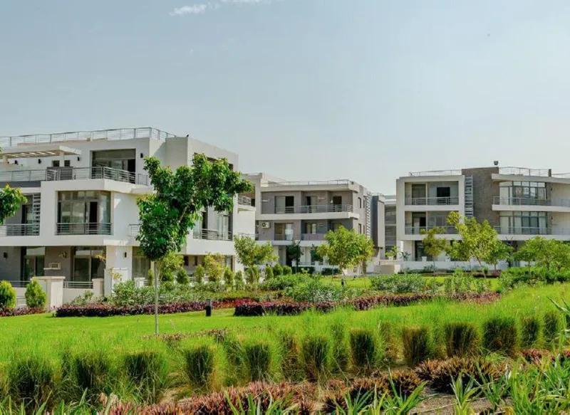 شقة للبيع في كمبوند تاج سيتي – فيو مميز أمام مطار القاهرة