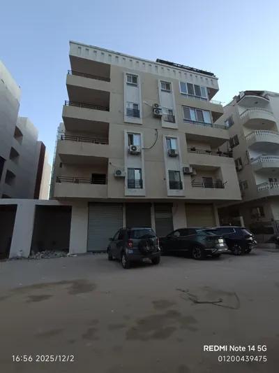 استديو للبيعه 70متر ع الطوب الكوثر القديم عماره عقد اخضر in Red Sea, Hurghada - 1,950,000 EGP