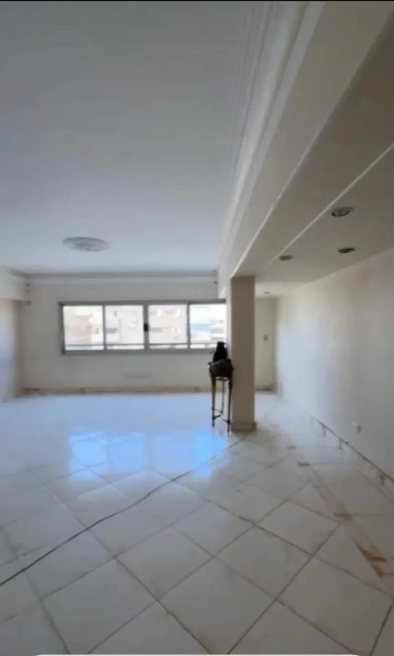 فرصة لقطة شقه للبيع المنطقه الثامنه في قلب مدينة نصرCode T96