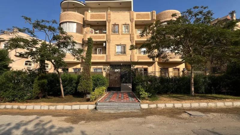 للبيع شقه مميزه في الحي السابع المجاورة التانيه