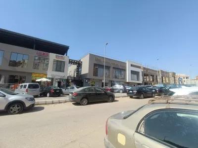 تجاري للبيع في اقوي المولات التشغيليه في القاهره الجديده