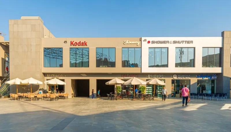 للايجار محل تجاري في القاهره الجديده داخل مول the market