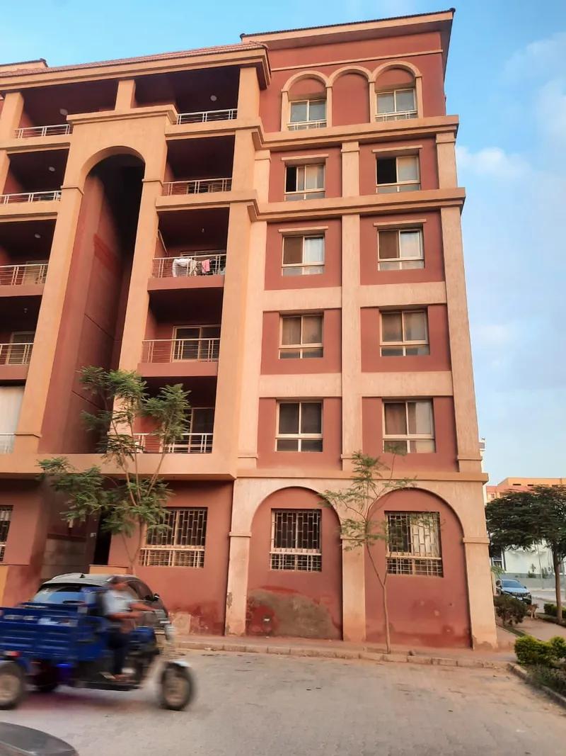 شقة نصف تشطيب دجلة بالمز ٦ أكتوبر