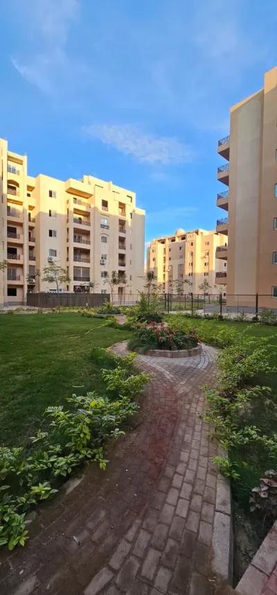 شقة للايجار بكمبوند جاردن سيتي