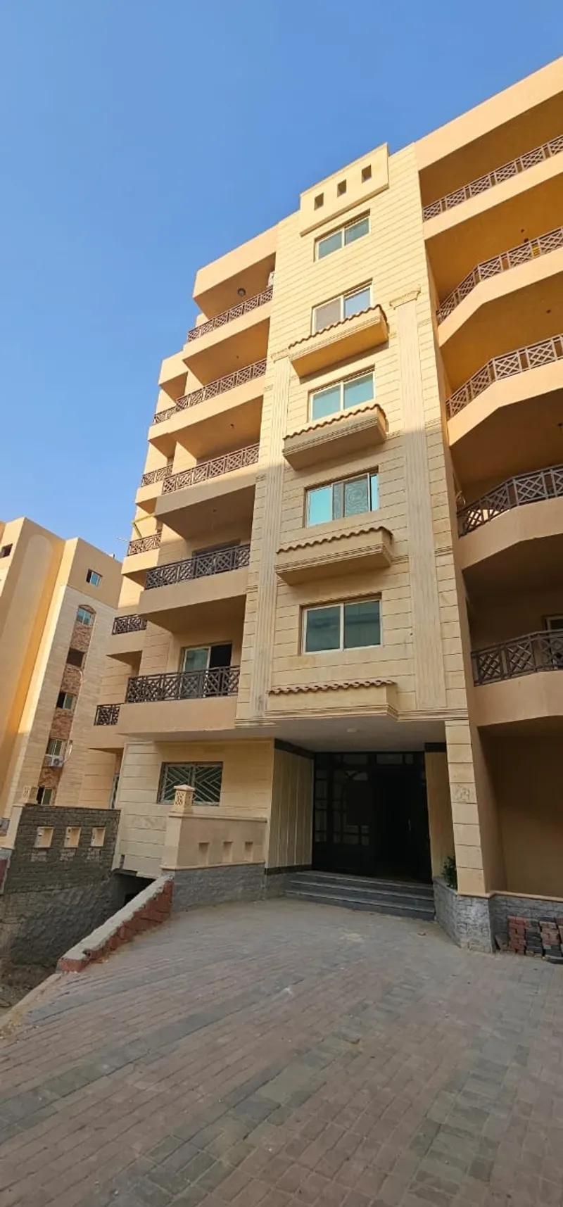 شقة للايجار بكمبوند جاردن سيتي حدائق اكتوبر