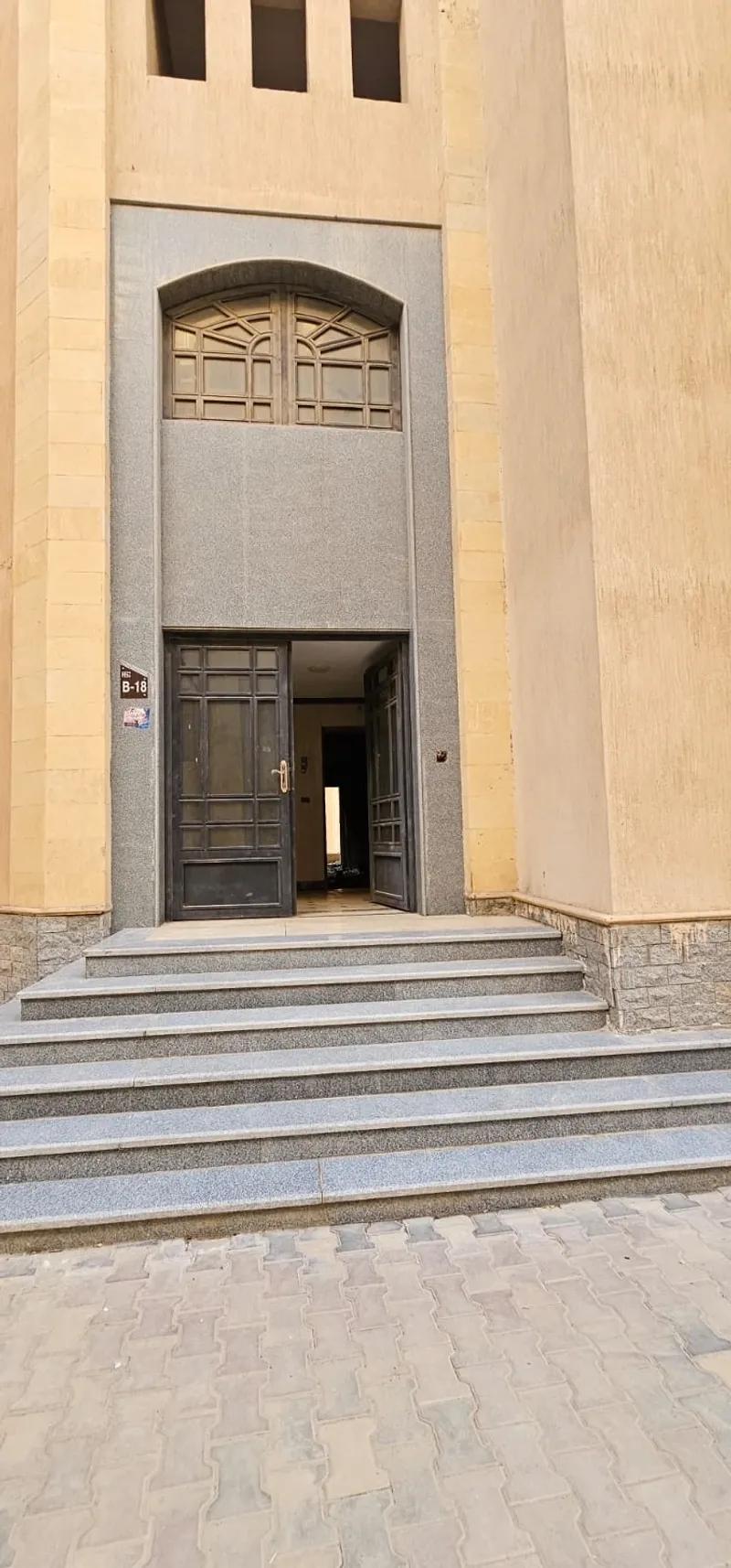 شقه في كمبوند جاردن سيتي