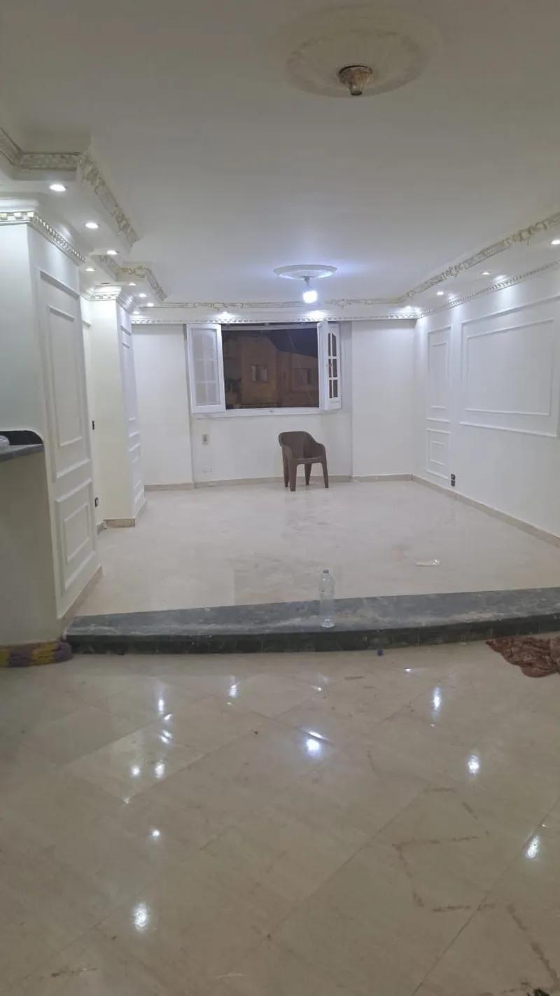 شقه لقطه للبيع مساحتها 160م