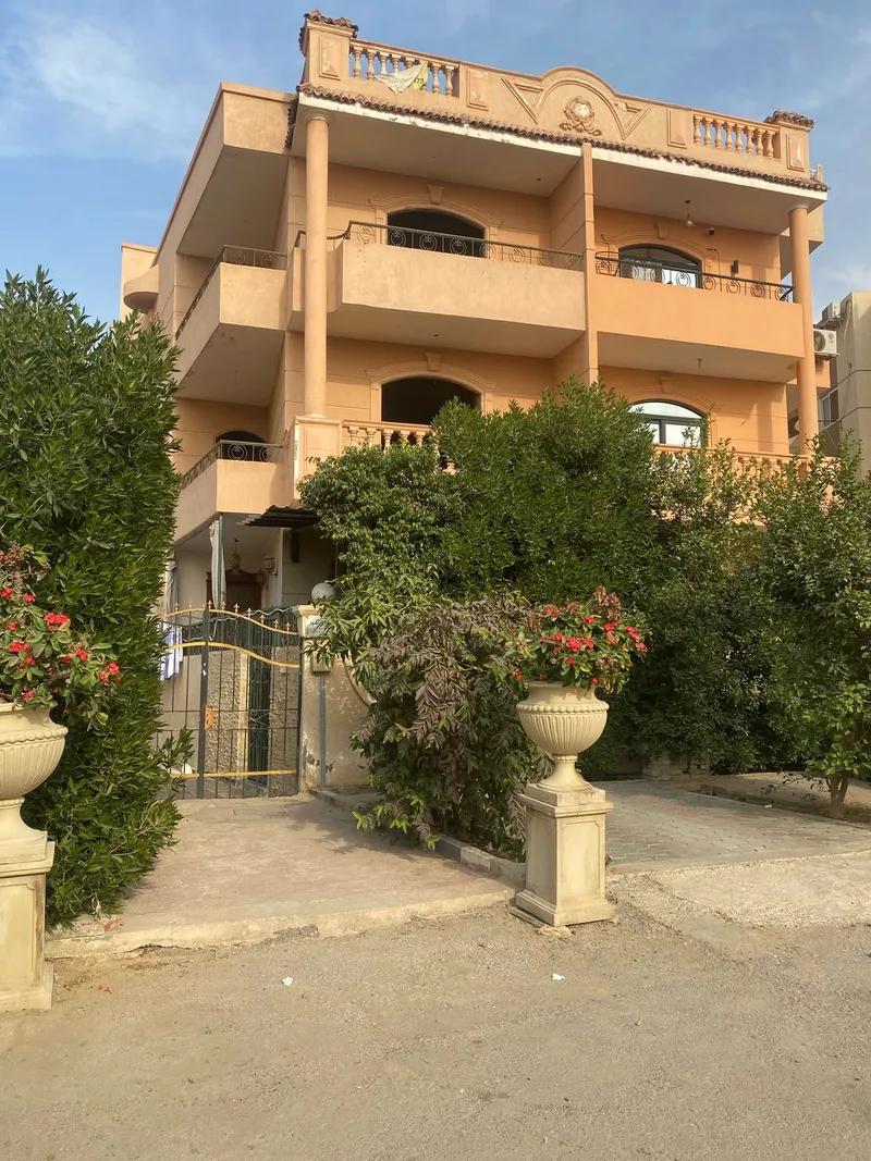 شقة بمدينة الشروق للبيع