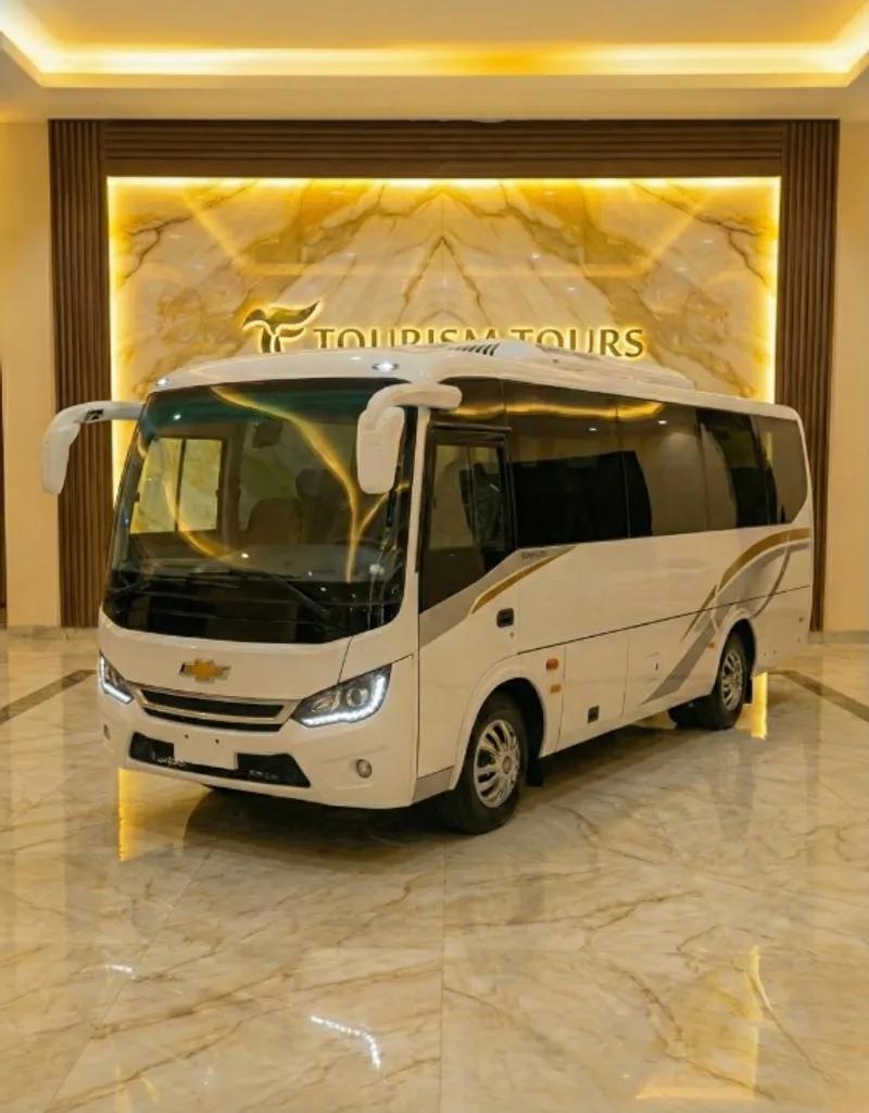 إيجار أتوبيس 33 راكباً للسفر والرحلات بالسائق