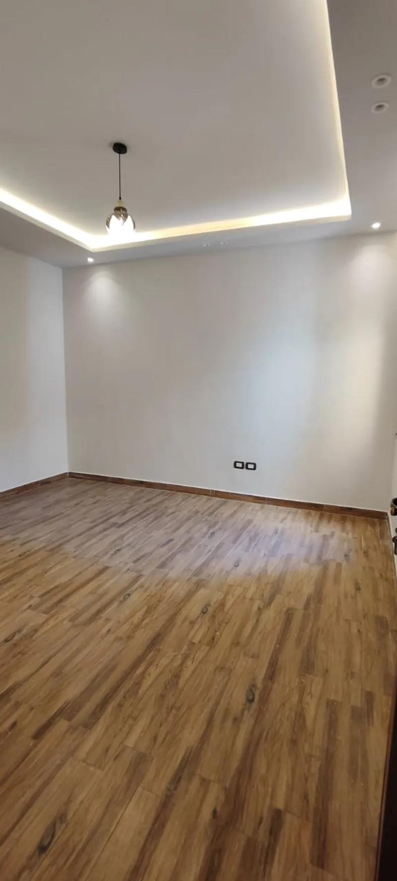 شقه للبيع ارضي بجاردن بكمبوند الخمائل المرحله الاولي